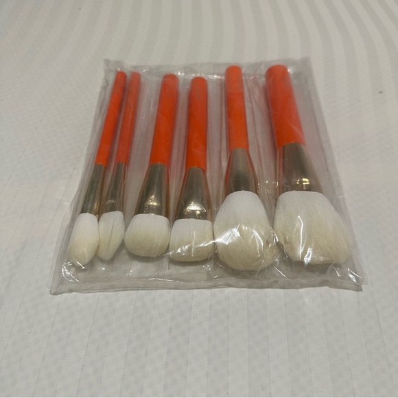 BNIB Units Orange Series Face Set - 6 brushes - Picture 2 of 4
